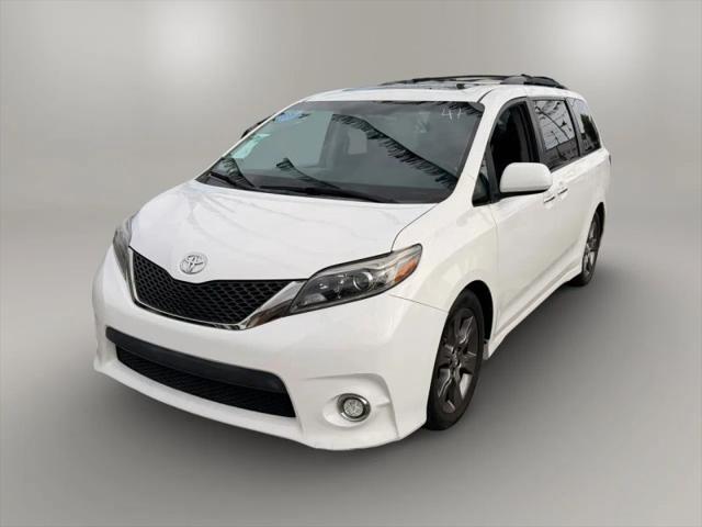 2015 Toyota Sienna SE 8 Passenger