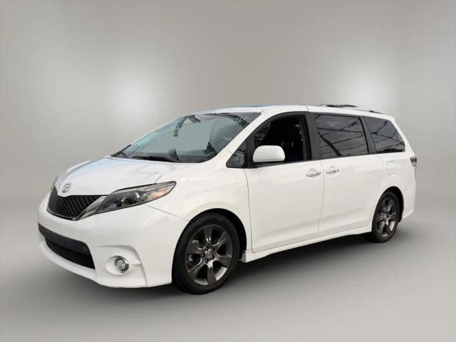 2015 Toyota Sienna SE 8 Passenger