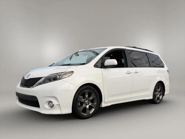 2015 Toyota Sienna SE 8 Passenger