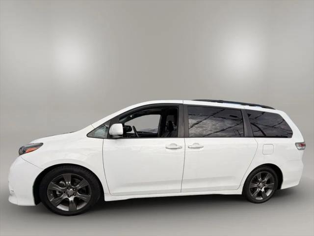 2015 Toyota Sienna SE 8 Passenger