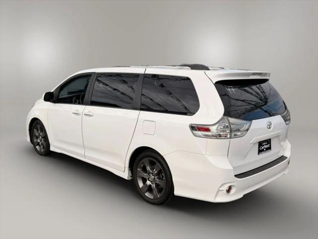 2015 Toyota Sienna SE 8 Passenger