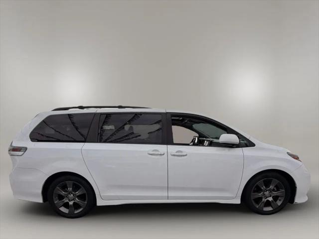 2015 Toyota Sienna SE 8 Passenger