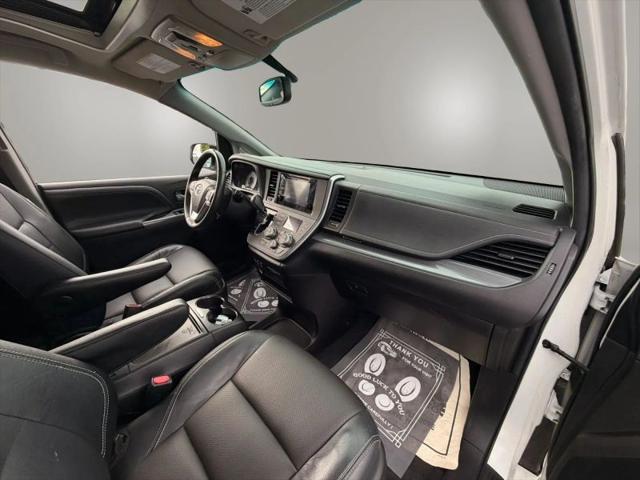 2015 Toyota Sienna SE 8 Passenger