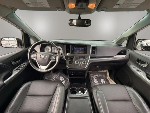 2015 Toyota Sienna SE 8 Passenger