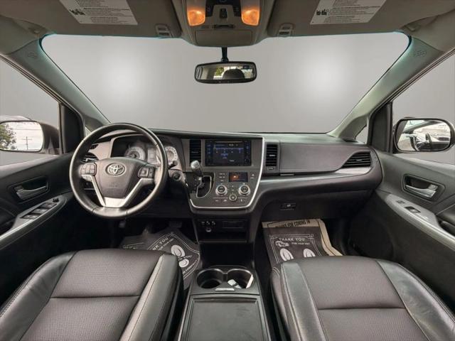 2015 Toyota Sienna SE 8 Passenger