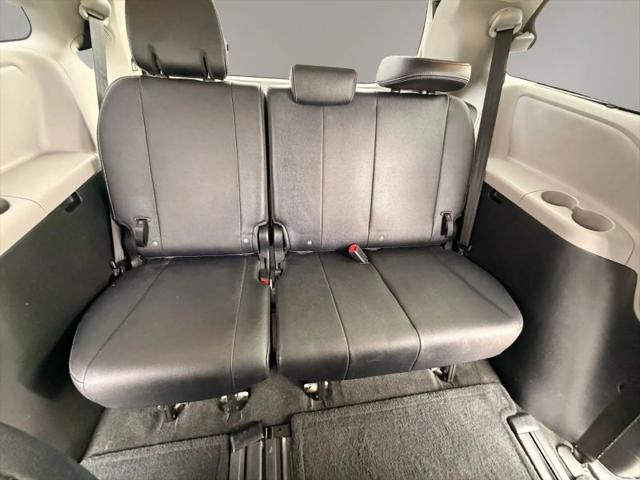 2015 Toyota Sienna SE 8 Passenger