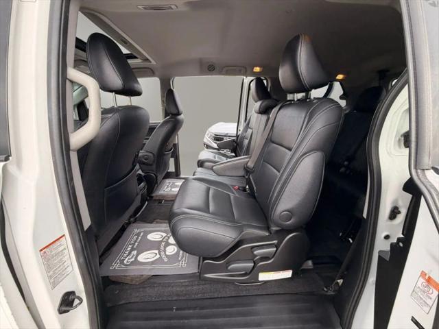 2015 Toyota Sienna SE 8 Passenger