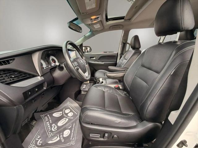 2015 Toyota Sienna SE 8 Passenger