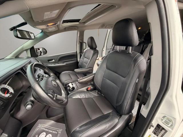 2015 Toyota Sienna SE 8 Passenger