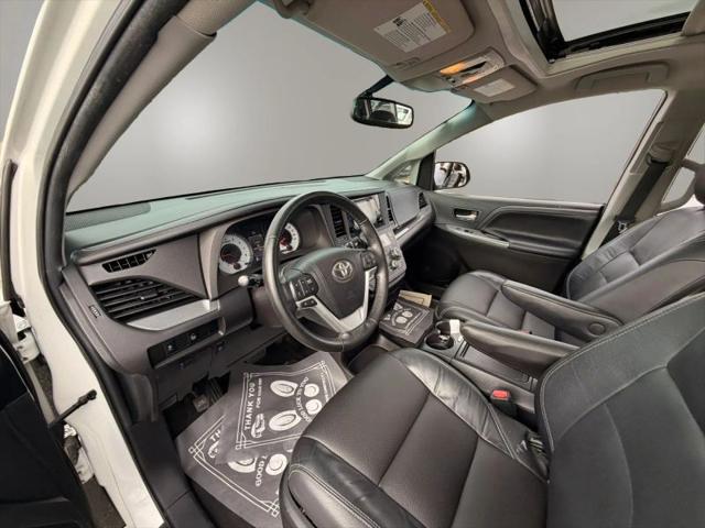 2015 Toyota Sienna SE 8 Passenger