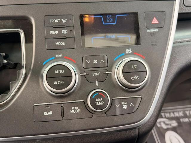 2015 Toyota Sienna SE 8 Passenger