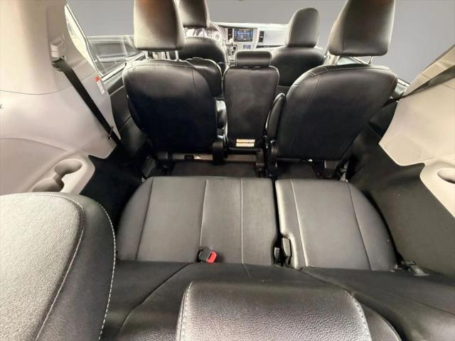 2015 Toyota Sienna SE 8 Passenger