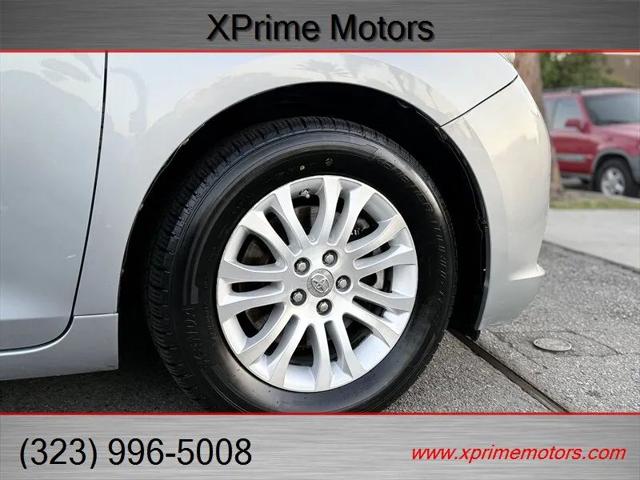 2013 Toyota Sienna XLE V6 8 Passenger