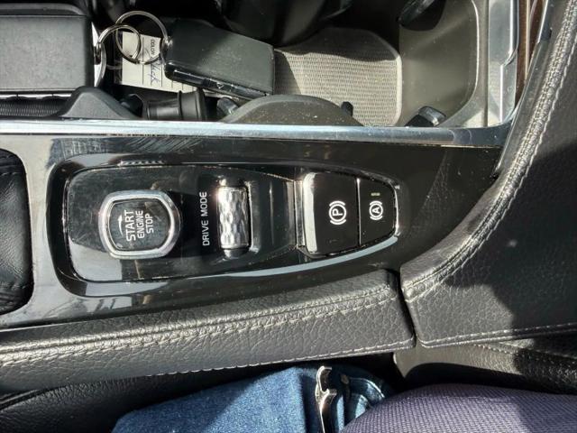 2019 Volvo XC90 T6 Momentum