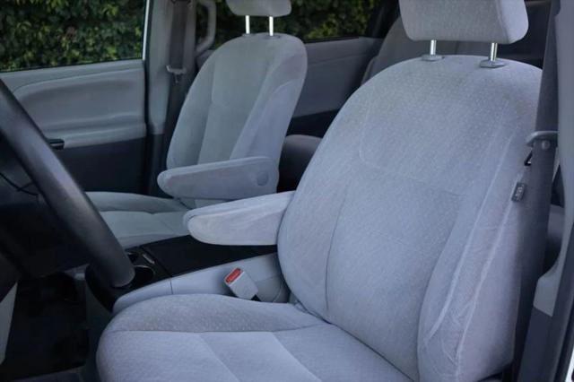 2019 Toyota Sienna LE 8 Passenger