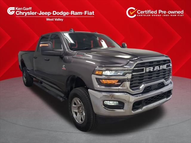 2025 RAM 3500 Tradesman Crew Cab 4x4 8 Box