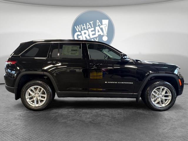 2025 Jeep Grand Cherokee GRAND CHEROKEE LAREDO X 4X4