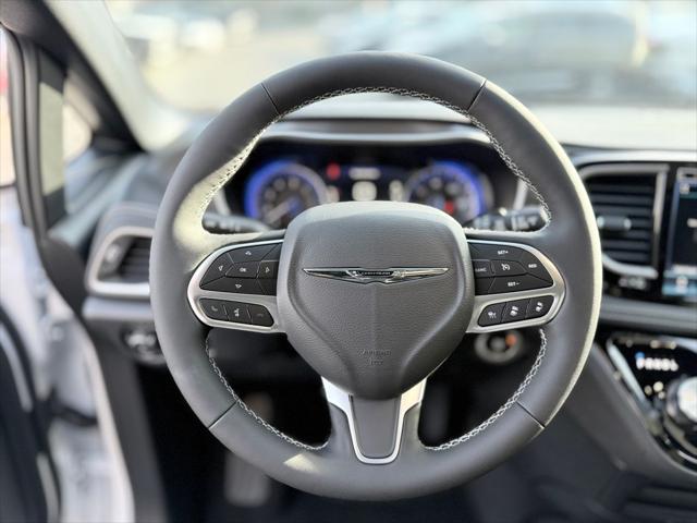 2026 Chrysler Pacifica Select AWD