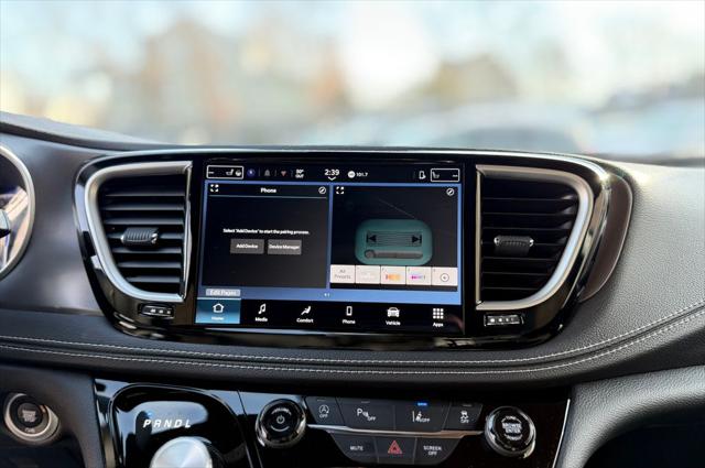 2026 Chrysler Pacifica Select AWD