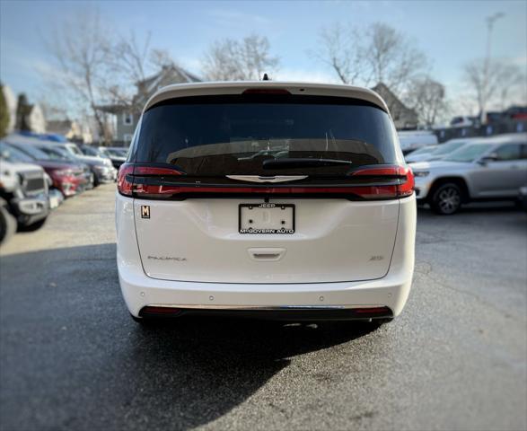 2026 Chrysler Pacifica Select AWD