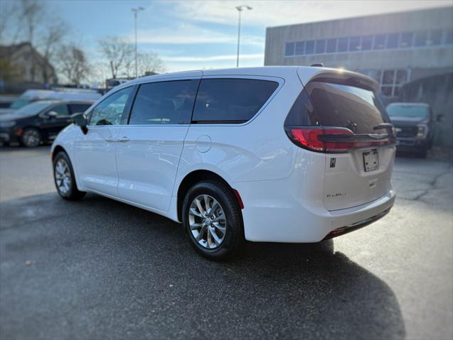 2026 Chrysler Pacifica Select AWD