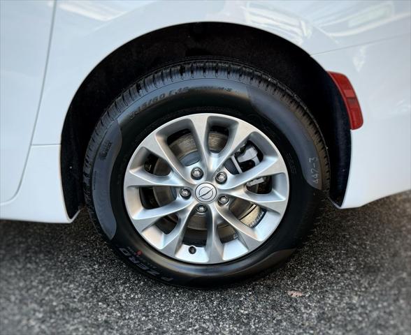 2026 Chrysler Pacifica Select AWD