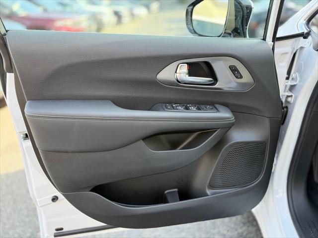 2026 Chrysler Pacifica Select AWD