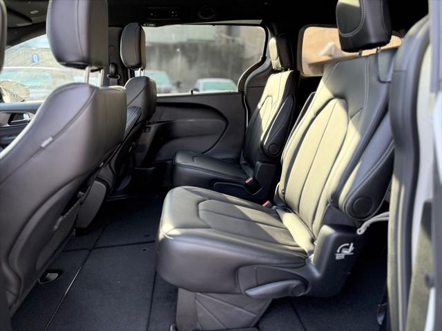 2026 Chrysler Pacifica Select AWD