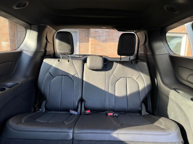 2026 Chrysler Pacifica Select AWD