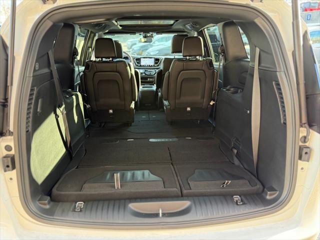 2026 Chrysler Pacifica Select AWD