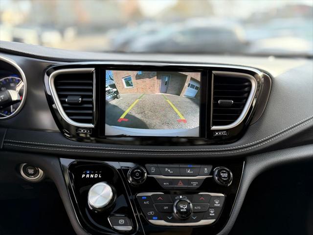 2026 Chrysler Pacifica Select AWD