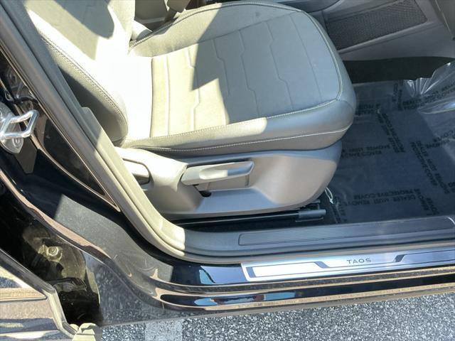 2025 Volkswagen Taos 1.5T SE Black