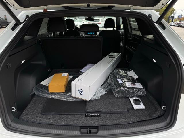 2026 Volkswagen Atlas Cross Sport 2.0T SEL Premium R-Line