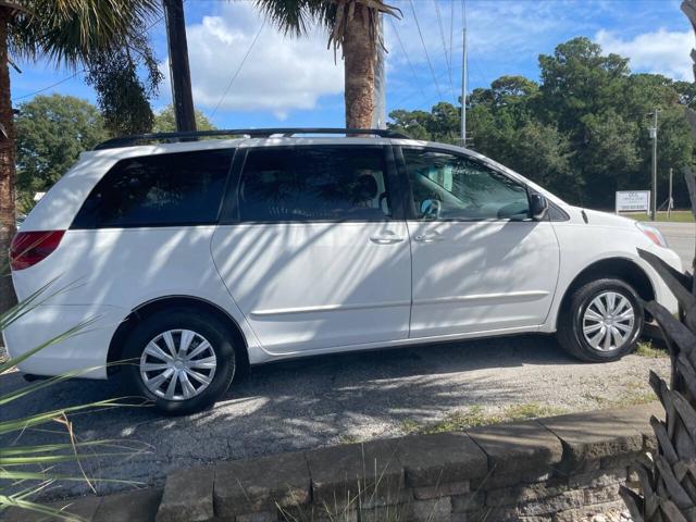 2004 Toyota Sienna CE