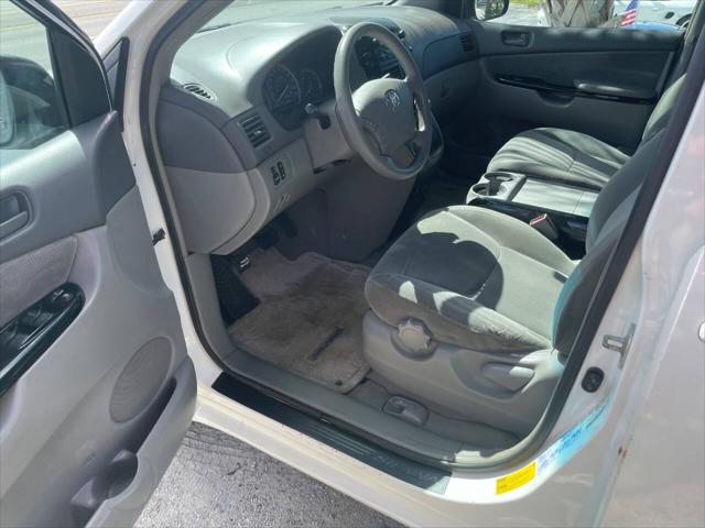 2004 Toyota Sienna CE