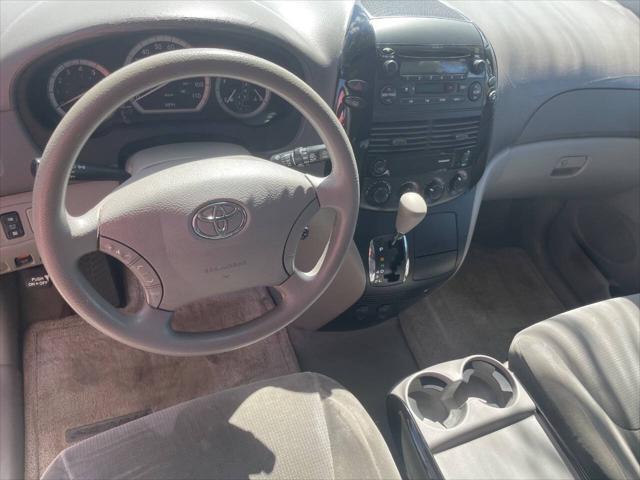 2004 Toyota Sienna CE