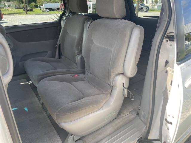 2004 Toyota Sienna CE