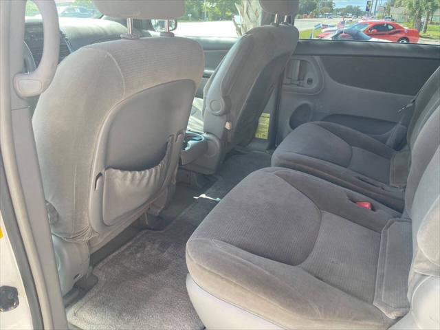 2004 Toyota Sienna CE