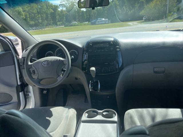 2004 Toyota Sienna CE