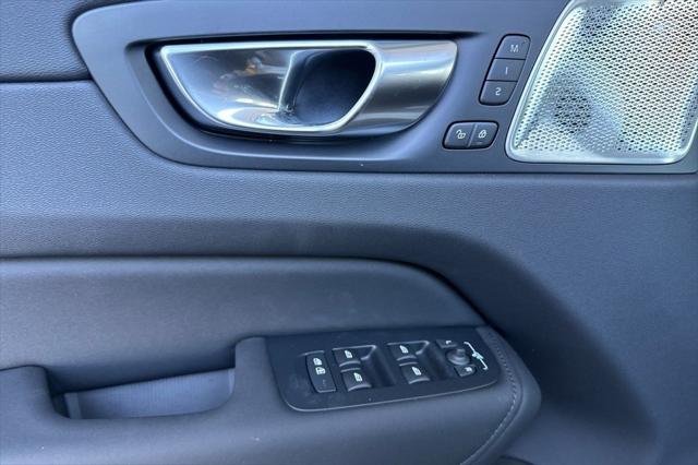 2026 Volvo XC60 B5 Ultra Black Edition