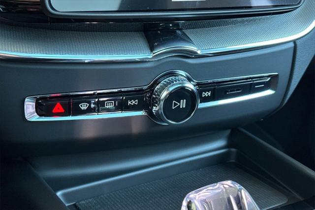 2026 Volvo XC60 B5 Ultra Black Edition