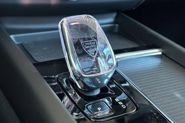 2026 Volvo XC60 B5 Ultra Black Edition