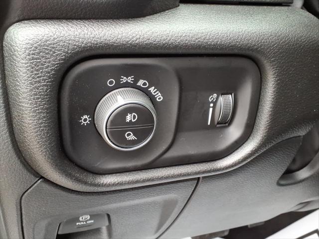 2026 Ram 1500 Express Crew Cab 4x4 5'7" Box