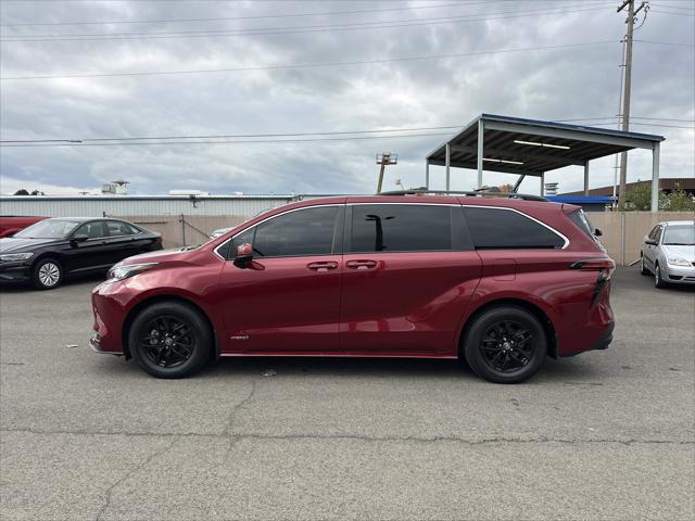 2021 Toyota Sienna LE 2021 Toyota Sienna LE