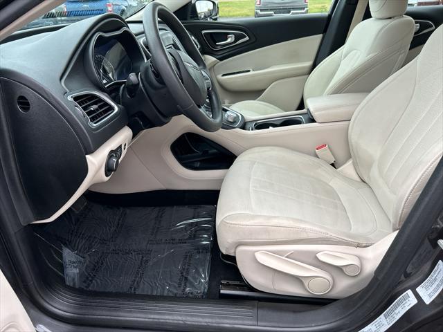 2016 Chrysler 200 Limited 2016 Chrysler 200 Limited