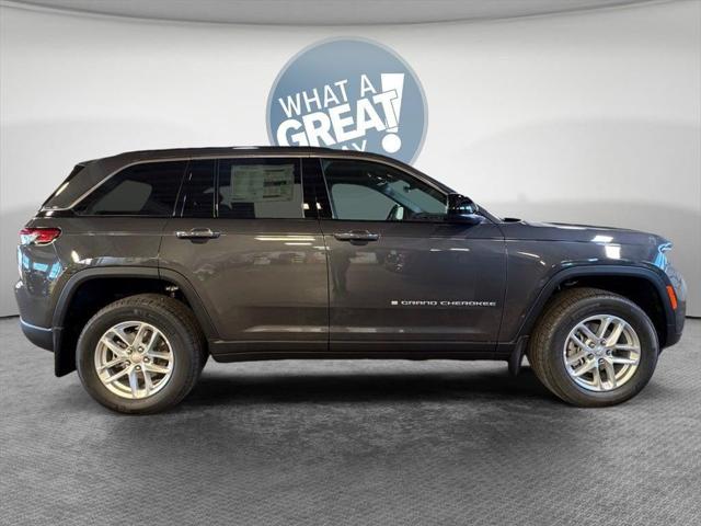 2025 Jeep Grand Cherokee GRAND CHEROKEE LAREDO X 4X4