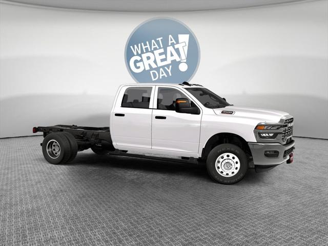 2026 RAM Ram 3500 Chassis Cab RAM 3500 TRADESMAN CREW CAB CHASSIS 4X4 60 CA