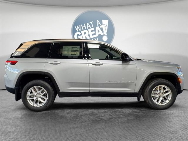 2025 Jeep Grand Cherokee GRAND CHEROKEE LAREDO X 4X4