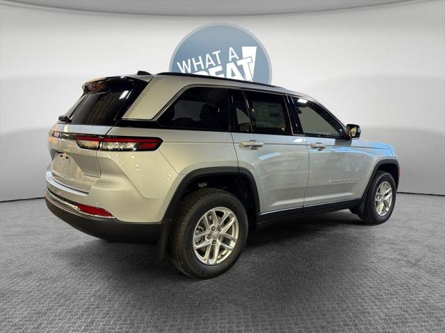 2025 Jeep Grand Cherokee GRAND CHEROKEE LAREDO X 4X4