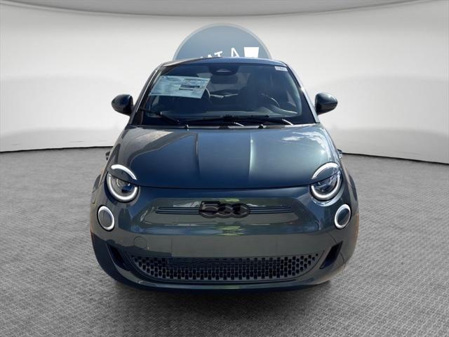 2025 Fiat FIAT 500e GIORGIO ARMANI Collectors Edition 2025 Fiat FIAT 500e GIORGIO ARMANI Collectors Edition